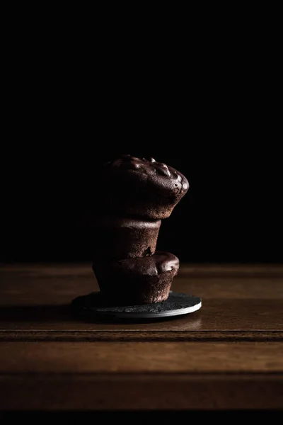 Пачка Шоколадных Пирожных Низкокачественное Вертикальное Фото — стоковое фото
