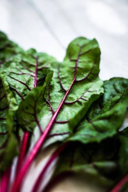 Bir grup altın yaprağı, yakın plan.