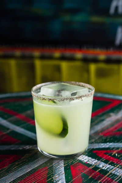 Cocktail Rocks Lowball Glass Big Ice Cube Garnished Cucumber Slice — Stock Photo, Image