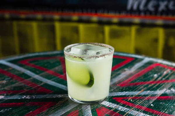 Cocktail Rocks Lowball Glass Big Ice Cube Garnished Cucumber Slice — Stock Photo, Image