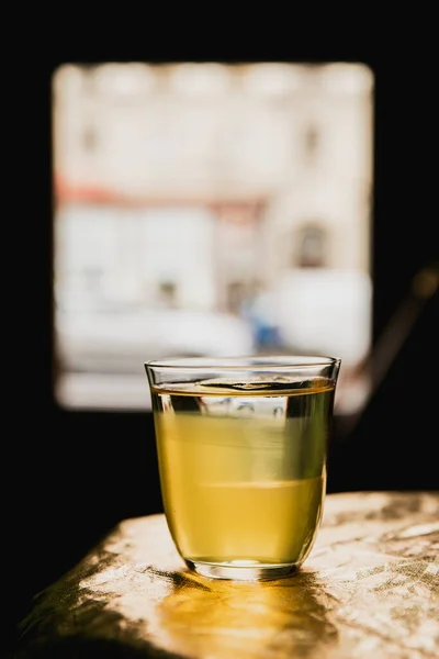 Jasnożółty Koktajl Lodem Szklance Typu Whisky — Zdjęcie stockowe