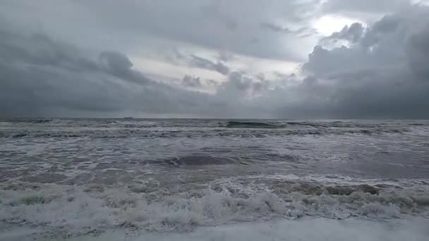 Krótki Film Plaży Mangalore Ryczącym Dźwiękiem Morza — Wideo stockowe