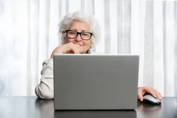 Old Lady Glasses Looking Computer Wooden Table Concept Technology Grandma — Stock Photo, Image