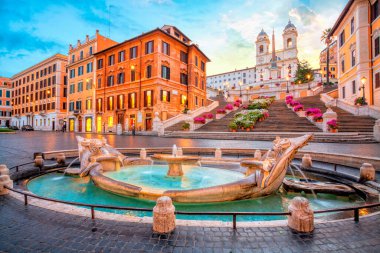 Roma 'daki Piazza de Spagna, İtalya. Sabah İspanyol adımları. Roma mimarisi ve simgesi.