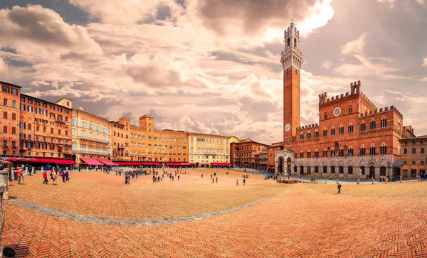 意大利托斯卡纳Siena Pubblico宫Campo广场和Mangia塔的全景 — 图库照片