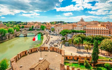 Roma 'nın Vatikan, İtalya' daki Aziz Peter Bazilikası ile panoramik manzarası. Roma 'nın silueti. Roma mimarisi ve simgesi, şehir manzarası.