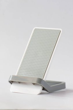 Beyaz izolasyonda telefon sahibi kenarı görünümü