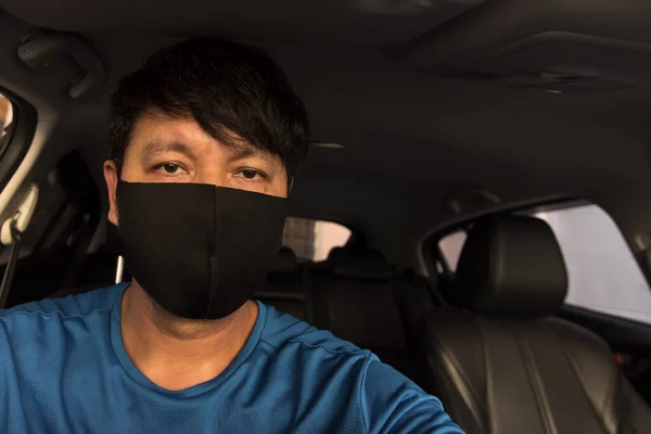 Asiatique Homme Portant Masque Protection Noir Assis Sur Siège Conducteur — Photo