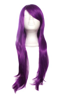 Beyaz Arkaplanda Mor Anime Tarzı Peruk