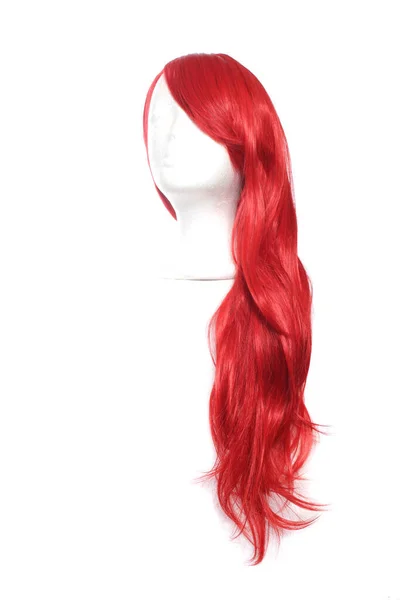 Κόκκινη Περούκα Κεφάλι Μανεκέν Απομονωμένη Λευκό Φόντο — Φωτογραφία Αρχείου