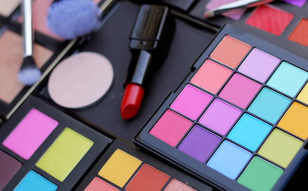 Kleurrijke Cosmetische Pigmentpaletten Diverse Cosmetica — Stockfoto