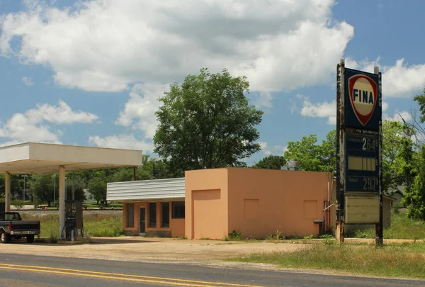 Arp, TX - 8 Mayıs 2025 Terk Edilmiş Benzin İstasyonu Arp, Teksas