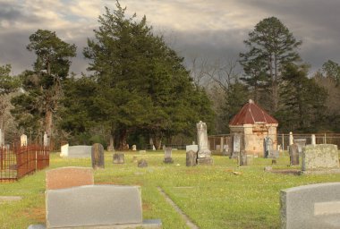 Teksas 'taki Eski Kuzey Kilisesi Mezarlığındaki Kırık Mezar