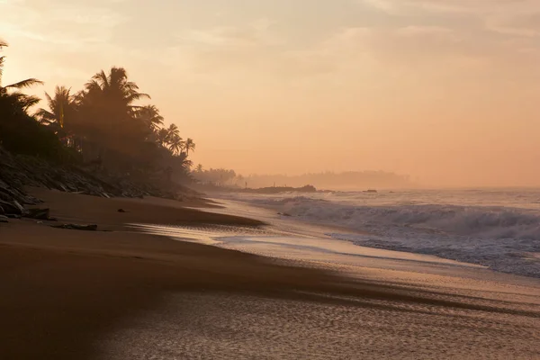 Piękne Zdjęcie Widokówki Plaży Pitiwella Sri Lanka Wschodzie Słońca Pomarańczowym — Zdjęcie stockowe