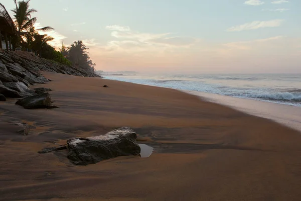 Krásná Pohlednicová Krajina Záběru Pláže Pitiwella Srí Lanka Úsvitu Oranžovým — Stock fotografie