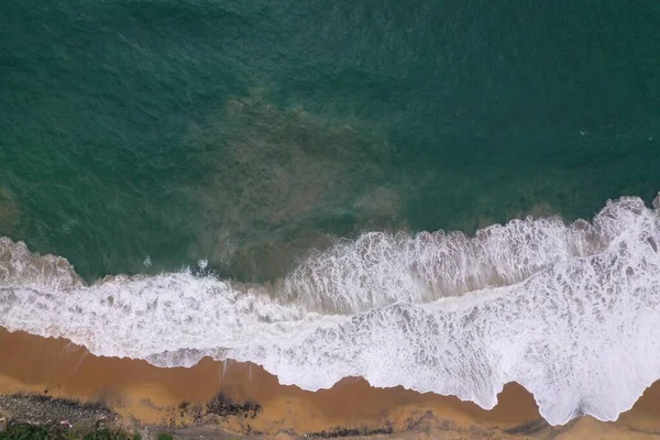 Drone Aéreo Vista Pássaro Tiro Costa Mar Com Areia Amarela — Fotografia de Stock