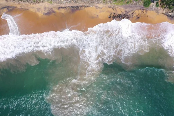 Vista Aérea Del Dron Plano Orilla Del Mar Con Agua — Foto de Stock