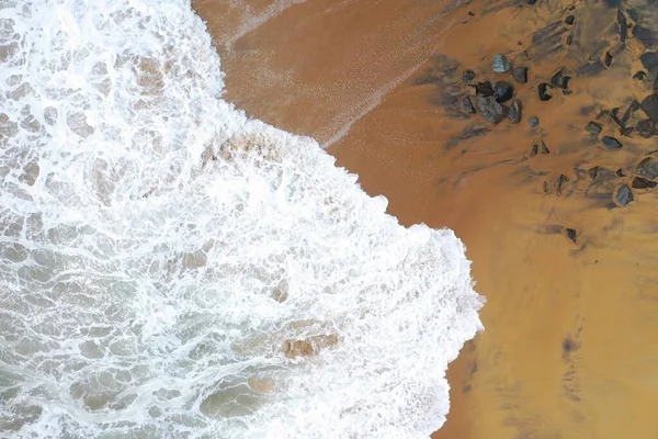 Drone Aéreo Vista Pássaro Tiro Costa Mar Com Areia Amarela — Fotografia de Stock