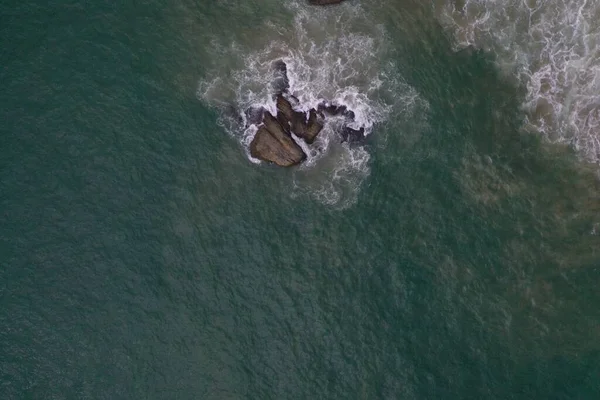 Drone Aéreo Vista Pássaro Tiro Superfície Mar Com Água Azul — Fotografia de Stock