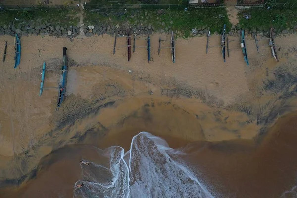 Drohnenaufnahmen Von Der Küste Mit Türkisfarbenem Wasser Einem Leeren Gelben — Stockfoto