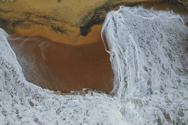 Drone Aéreo Vista Pássaro Tiro Costa Mar Com Areia Amarela — Fotografia de Stock