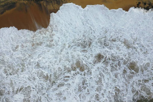 Drohnenaufnahmen Von Der Küste Mit Gelbem Sand Schwarzen Felsen Großen — Stockfoto