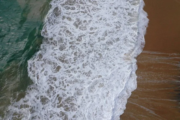 Vista Aérea Del Dron Plano Orilla Del Mar Con Agua —  Fotos de Stock