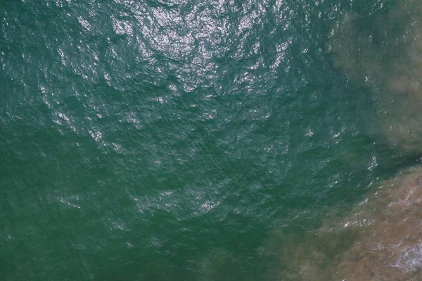 Drone Aéreo Vista Pássaro Tiro Superfície Mar Com Água Azul — Fotografia de Stock