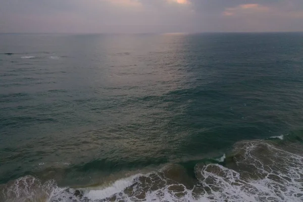 Vista Aérea Del Dron Atardecer Plano Superficie Del Mar Con — Foto de Stock