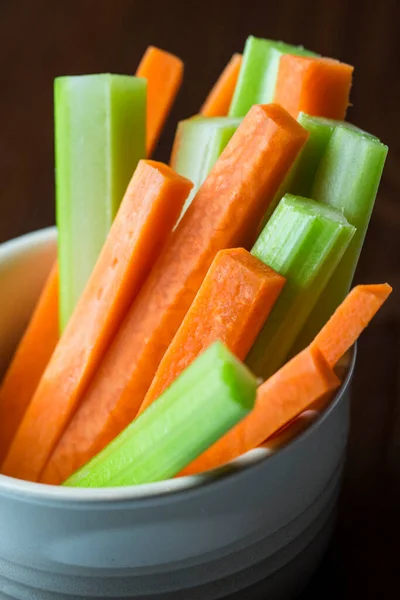 Tæt Fyldt Ramme Isoleret Skud Part Snack Mad Hvid Skål - Stock-foto