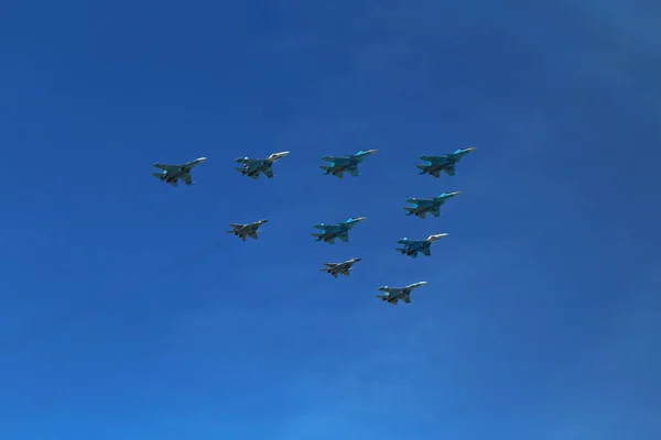 Triangular Formation Group Ten Russian Military Fighter Jet Planes Flying — Stock Photo, Image