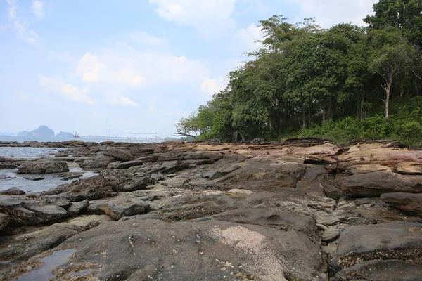 Gambar Panorama Wallpaper Indah Dari Pantai Berbatu Coklat Pulau Liar — Stok Foto