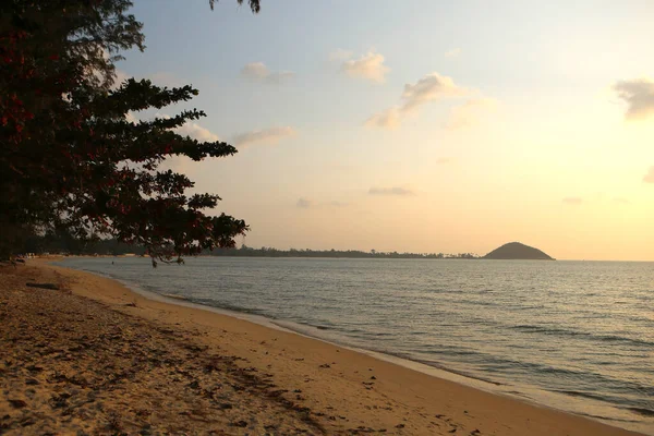 Panorama Pemandangan Laut Ditembak Dari Putih Kuning Pasir Pantai Dengan — Stok Foto