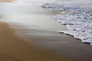 Güzel, dolgulu çerçeve, deniz manzaralı duvar kağıtlarının arka plan çekimleri, Hint okyanusunun beyaz köpüklü dalgaları, güzel dokular ve desenler oluşturur. Pitiwella plajı, Sri Lanka