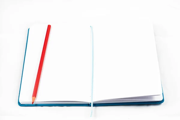 Πάνω Όψη Ενός Ανοιχτού Σημειωματάριου Για Κρατάτε Σημειώσεις Κόκκινο Μολύβι — Φωτογραφία Αρχείου