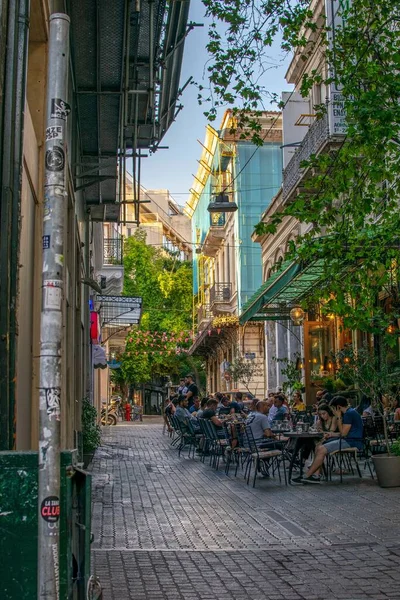Atenas Grécia Agosto 2018 Pessoas Sentadas Café Atenas Uma Tarde — Fotografia de Stock