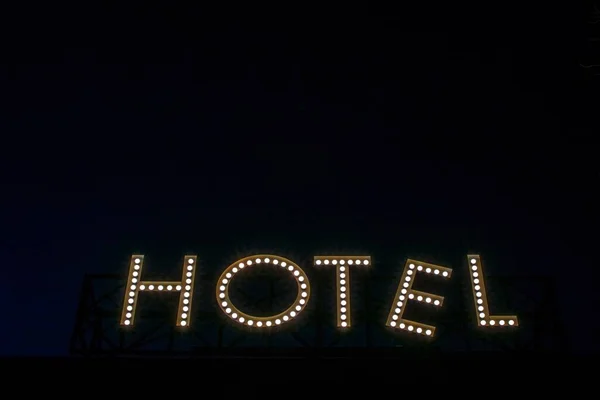 Hotel Jel Készült Neon Fények Fekete Háttér — Stock Fotó