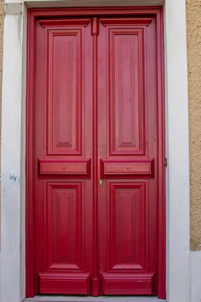 Czerwony Stary Styl Drewniane Drzwi Zbliżenie — Zdjęcie stockowe