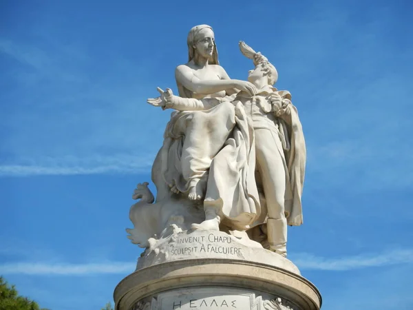 Esta Hermosa Estatua Ubicada Atenas Muestra Grecia Abrazando Amado Partidario —  Fotos de Stock