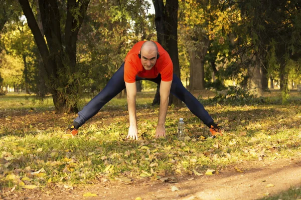 Estiramiento Después Del Entrenamiento Duro Relajarse Con Música —  Fotos de Stock