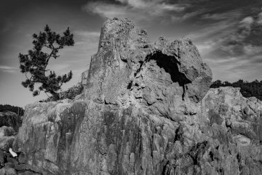 Güzel taş sanat plajda güneş batışı akşam klik