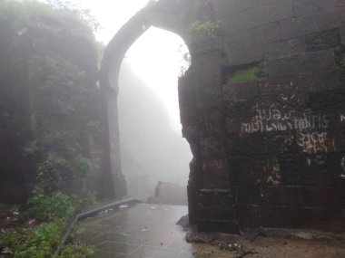 Eski saray ve harabeler pavagad şapkacı Gujarat Hindistan 'dan.