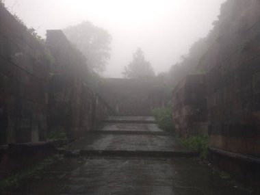 Eski saray ve harabeler pavagad şapkacı Gujarat Hindistan 'dan.