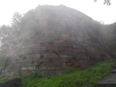 Eski saray ve harabeler pavagad şapkacı Gujarat Hindistan 'dan.