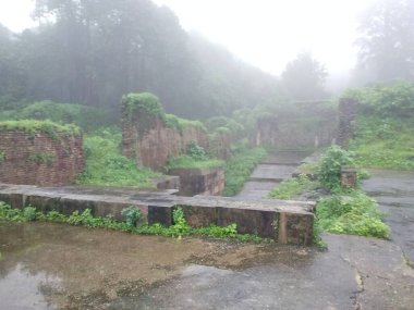Eski saray harabeleri pavagad şapkacı Gujarat Hindistan 'dan.