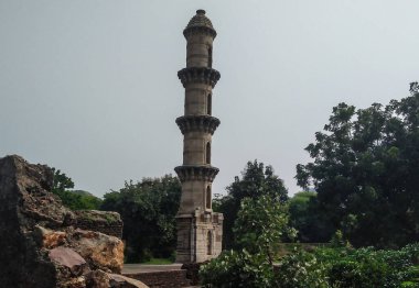 Pavagad 'dan eski kule şaperon Gujarat India