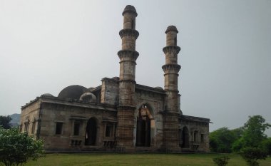 Eski saray ve harabeler pavagad şapkacı Gujarat Hindistan 'dan.