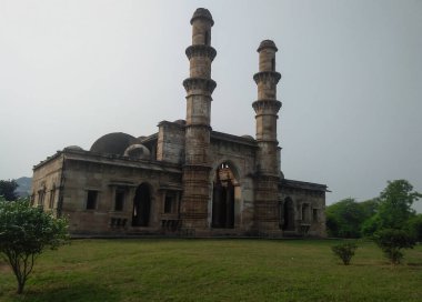 Eski saray ve harabeler pavagad şapkacı Gujarat Hindistan 'dan.