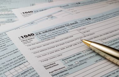 Vergi formu mali konsepti: bireysel gelir vergisi iadesi formu 2019 ve altın metal tükenmez kaleme yakından bakmak