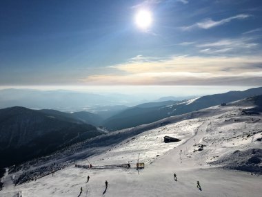 Chopok, Slovakya - 09 Şubat 2020: Dağdan görüntü.